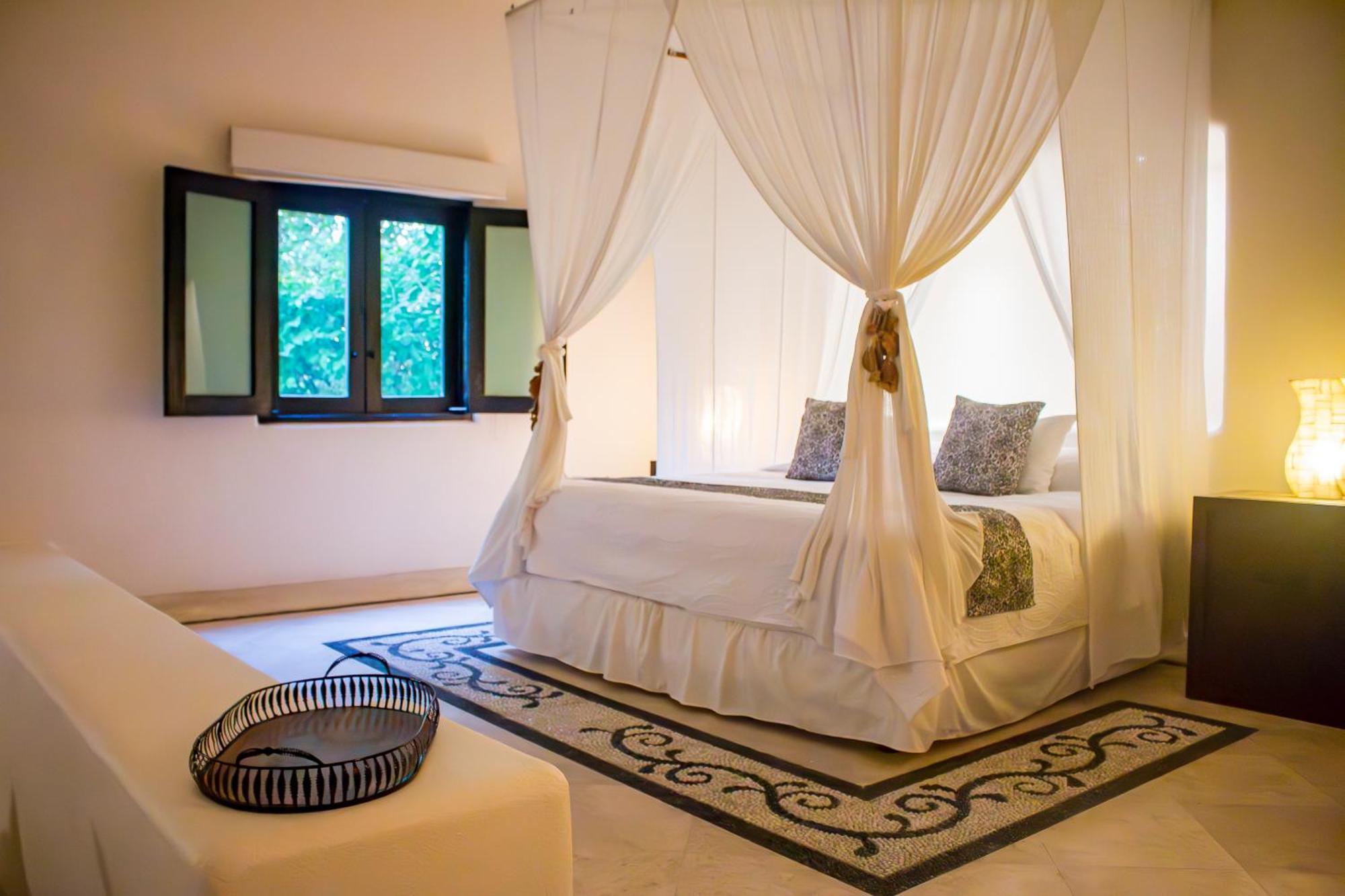 Tentaciones Hotel & Lounge Pool - Adults Only Zihuatanejo Exterior photo