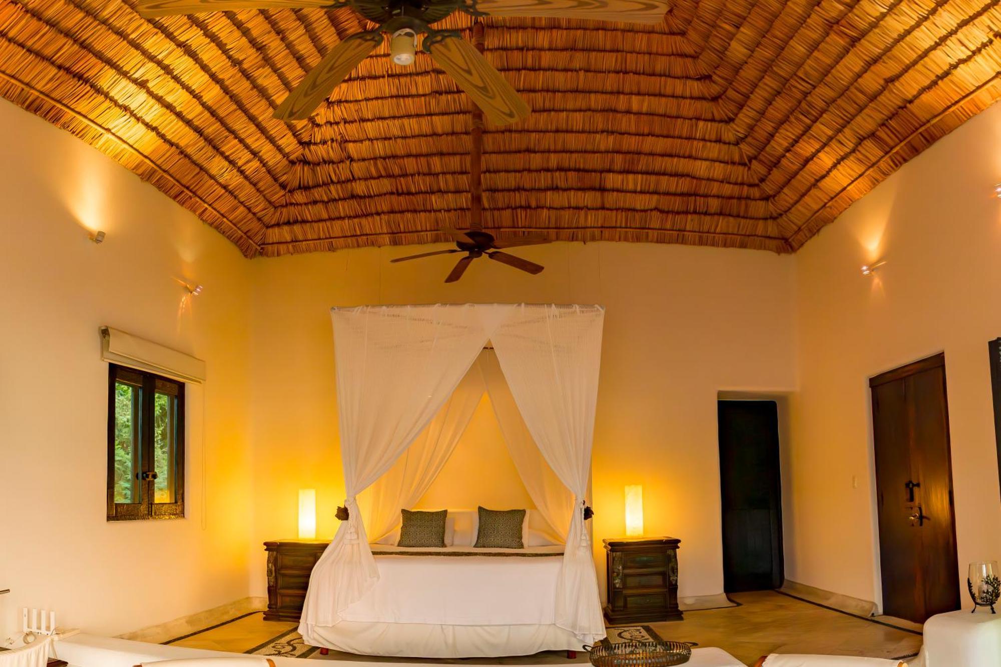 Tentaciones Hotel & Lounge Pool - Adults Only Zihuatanejo Exterior photo