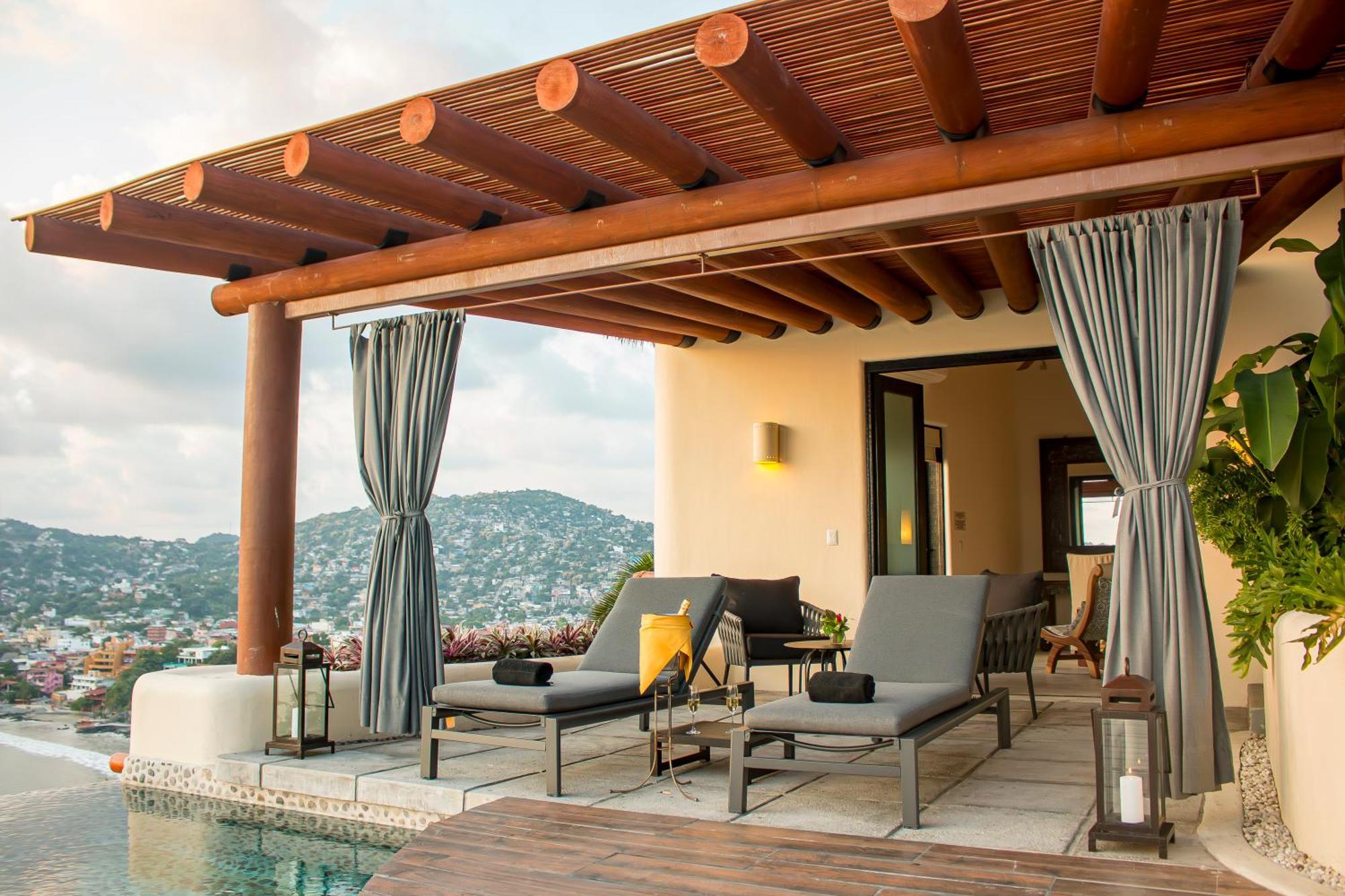 Tentaciones Hotel & Lounge Pool - Adults Only Zihuatanejo Exterior photo