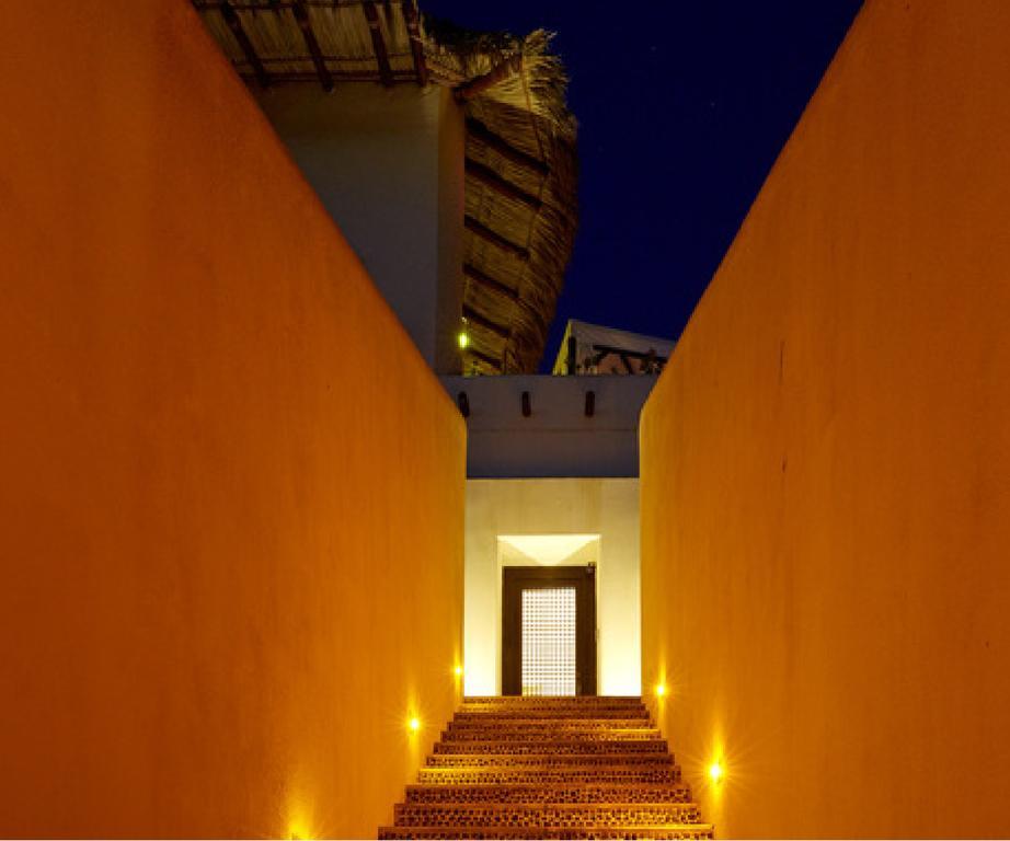 Tentaciones Hotel & Lounge Pool - Adults Only Zihuatanejo Exterior photo